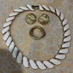 NAPIER - Gold Cream Enamel Link Statement NECKLACE/SET